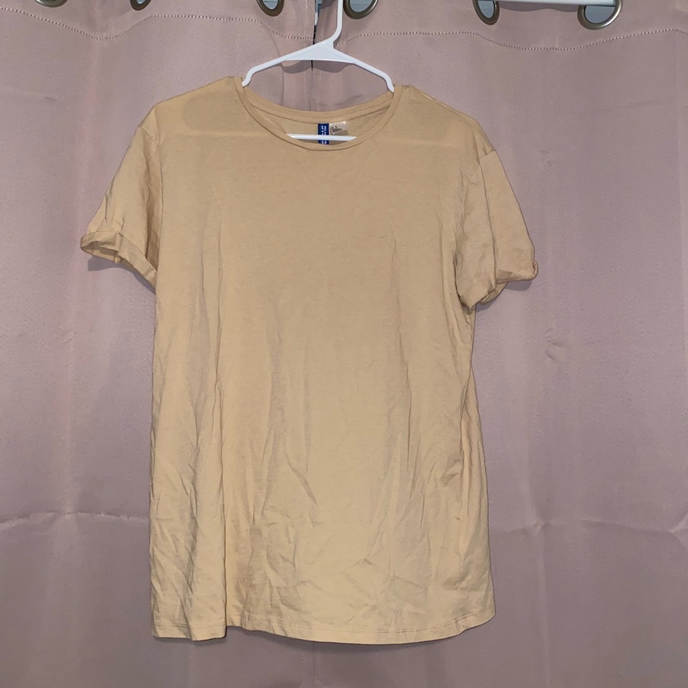 Light yellow t shirt